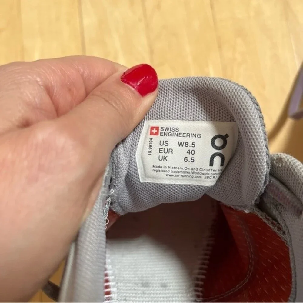 On Running Cloud V2 Performance Sneakers in Gray 8.5
